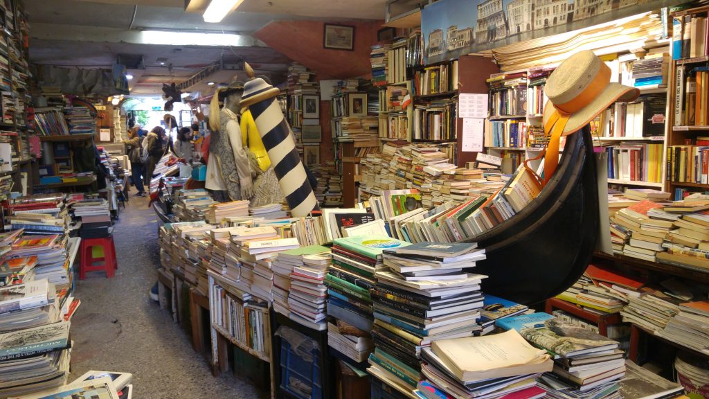 Itineraio Dormire a Venezia_ Libreria Acqua Alta