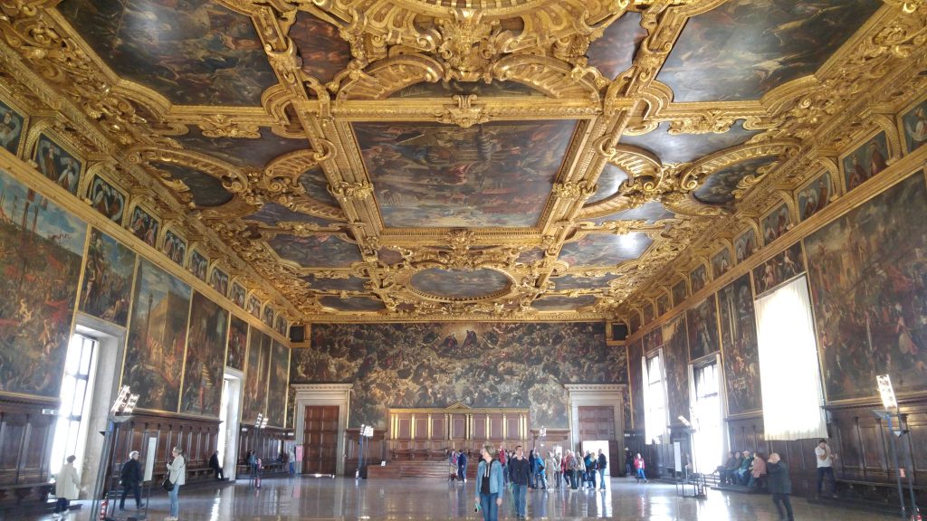 Sala interna del Palazzo Ducale a Venezia, gotico veneziano