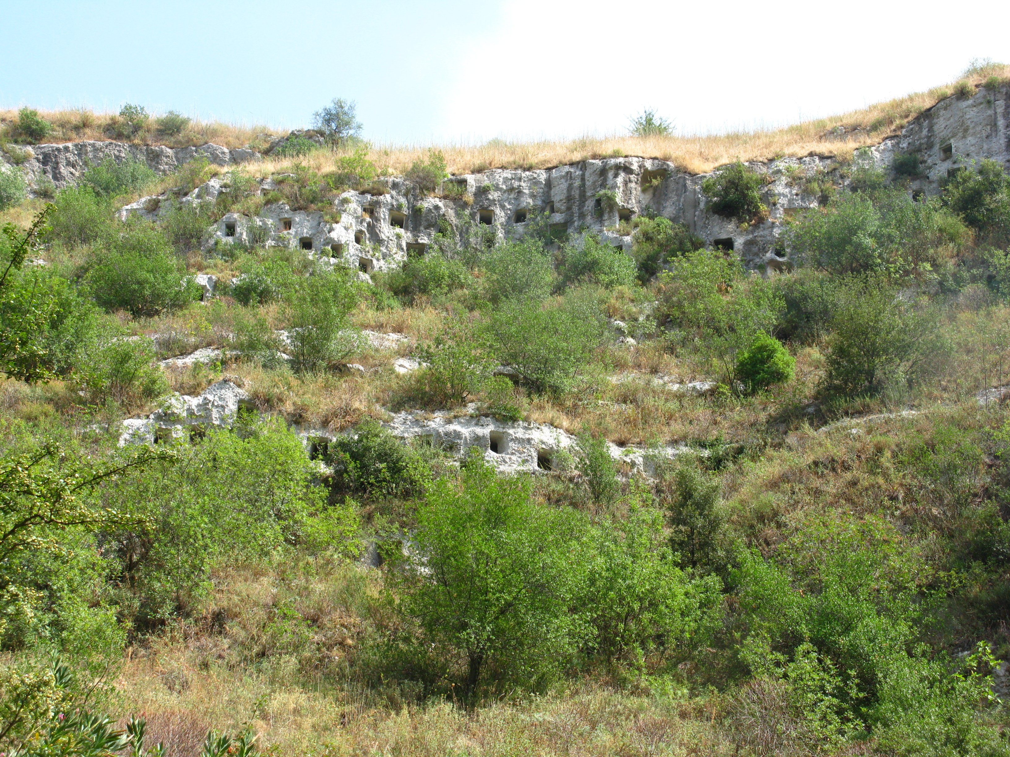 pantalica, tombe scavate nella roccia a Siracusa, Sicilia