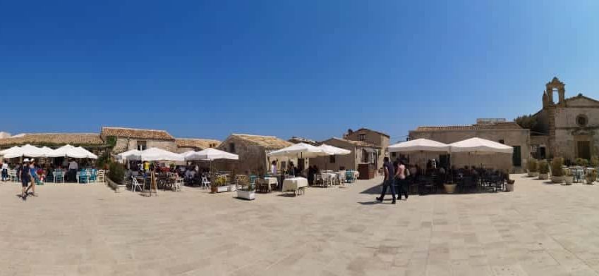 marzamemi, piazza del borgo di pescatori, sicilia