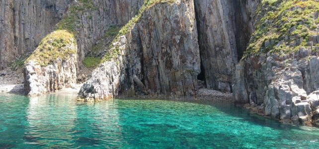 Escursione a Palmarola, dormire su un’isola deserta in Lazio Escursione a Palmarola, dormire su un’isola deserta in Lazio
