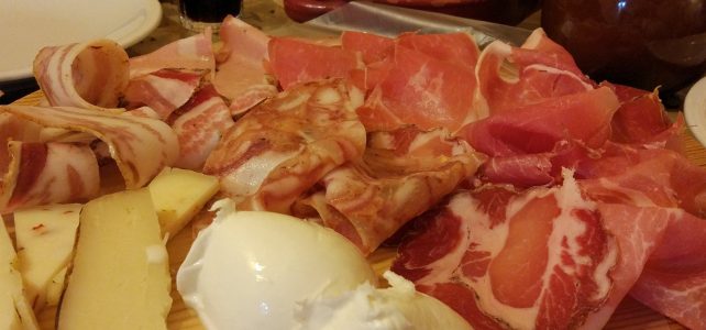 Bassiano, dove il prosciutto respira l’aria dei boschi Bassiano, dove il prosciutto respira l’aria dei boschi