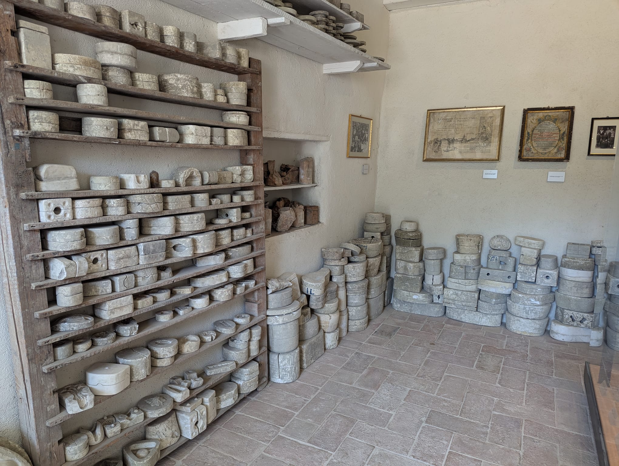 antichi stampi ceramica a lustro laboratorio gualdo tadino umbria Rubboli