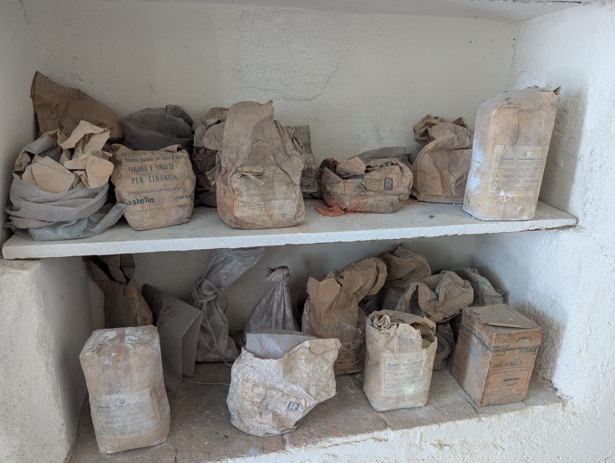 colori antico laboratorio ceramica a lustro a gualdo tadino umbria Rubboli